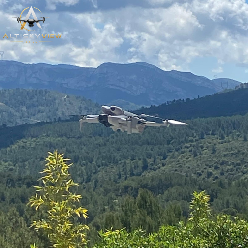drone en vol altiskyview (1)